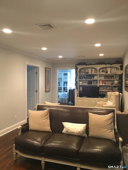 Building Photo - 69 Main St