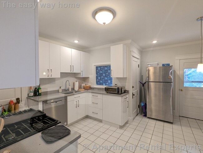 Building Photo - 92 Powder House Blvd