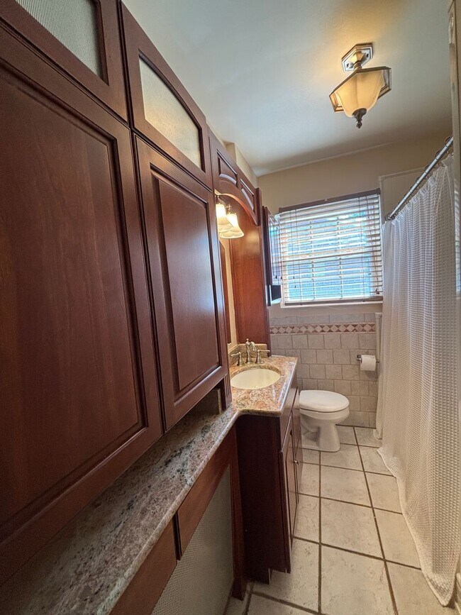 Building Photo - 3479 Overbrook Dr