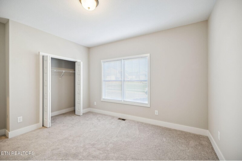 Building Photo - 122 Roseberry St