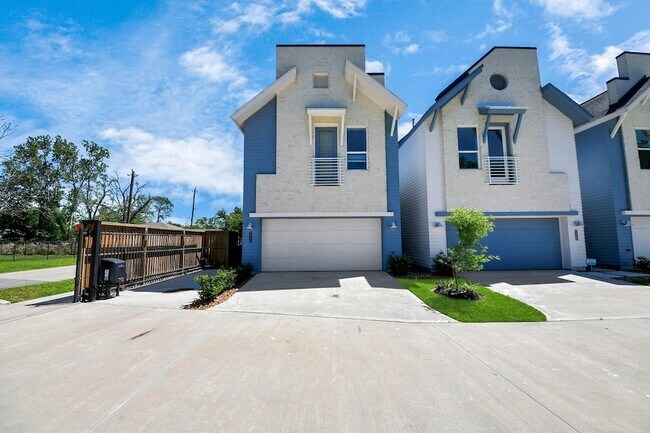 Building Photo - 1043 Glen Avenue