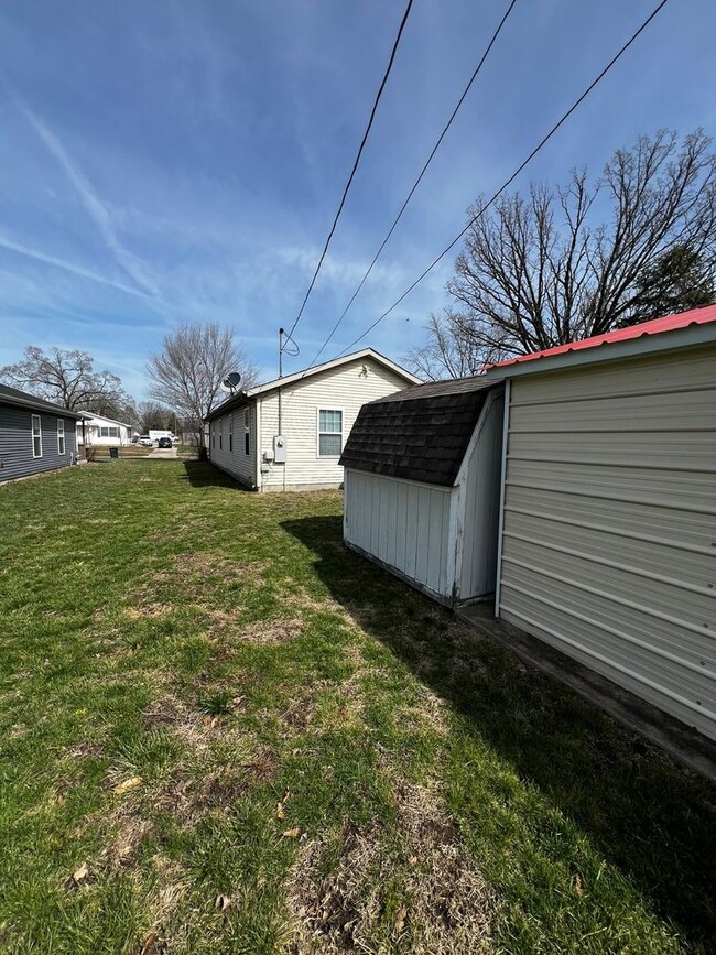 Building Photo - 3-Bedroom/2-Bathroom Single-Family Home – Available August 1st!