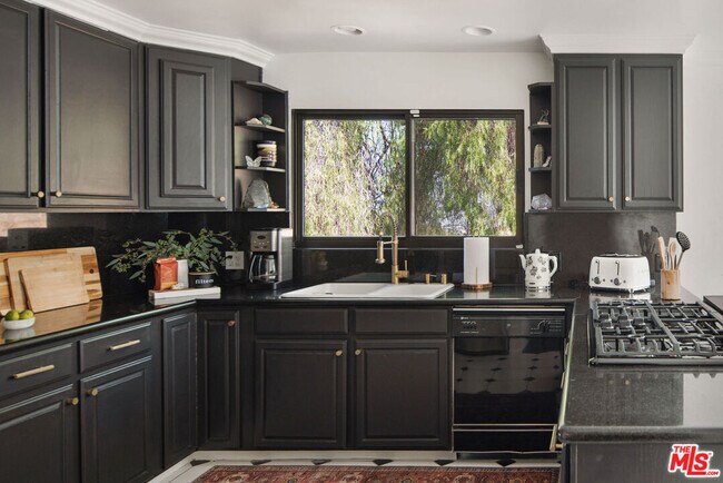 Building Photo - 4661 Bedel St