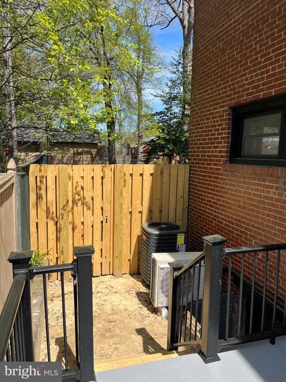 Building Photo - 327 Whittier St NW