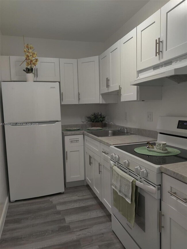 Building Photo - 5930 NE 18th Ave