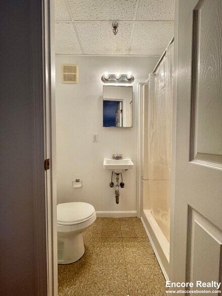 Building Photo - 1061 Beacon St