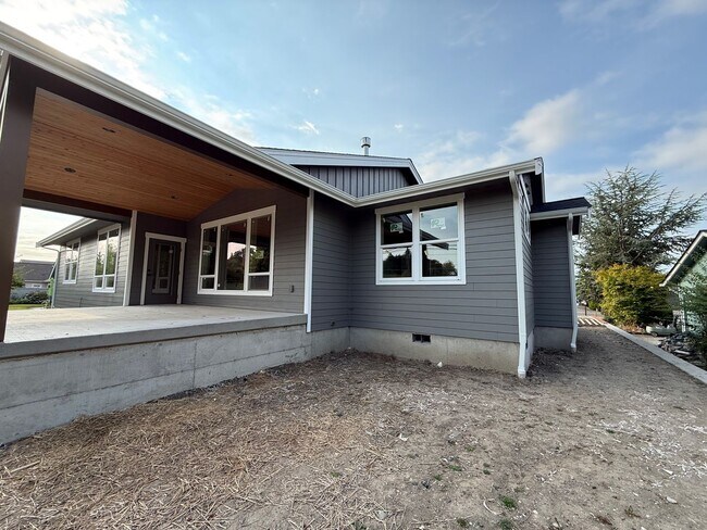 Building Photo - Newly Built Home in Birch Bay Village!