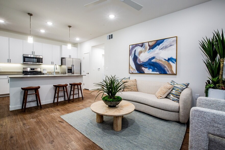 Building Photo - Gateway