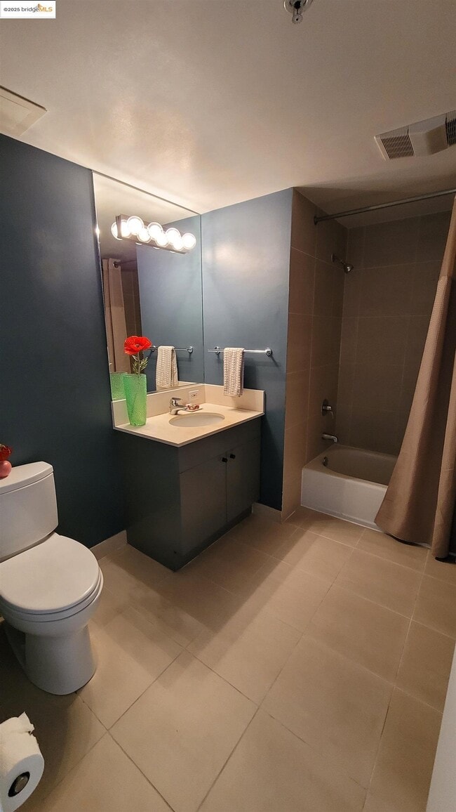 Building Photo - 311 Oak St