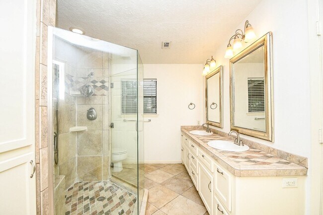 Building Photo - 6702 Spring Leaf Dr
