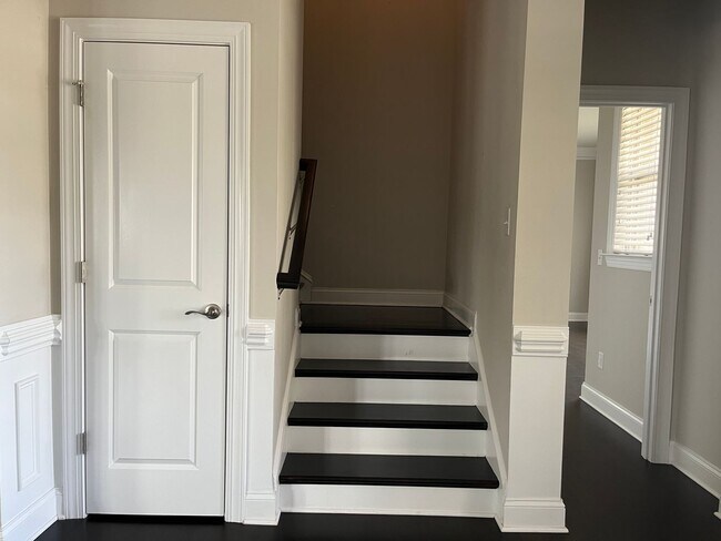 Building Photo - Must See! Beautiful 5/5 Home in Simpsonville!