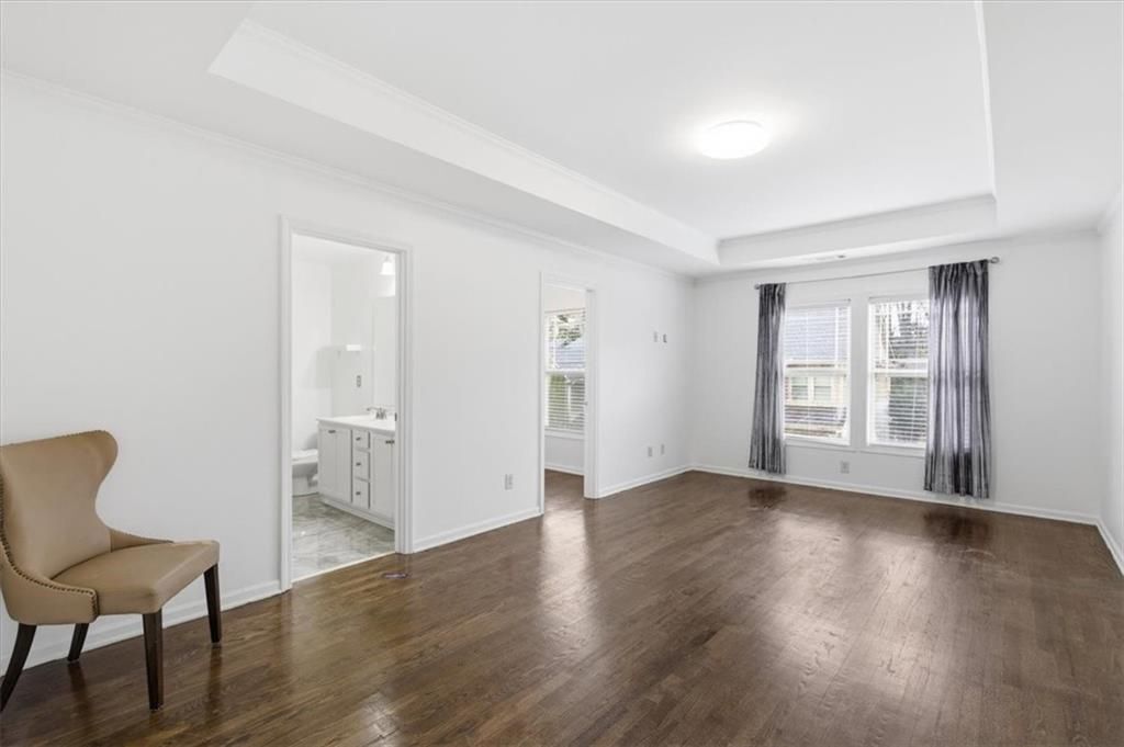 Building Photo - 1076 N Village Dr