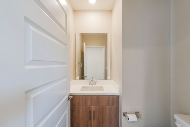 Building Photo - Newer townhome rental located in the gated One Seven Eight community!