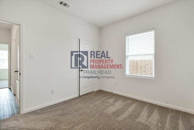 Building Photo - Attractive 4/2 Open Concept Home
