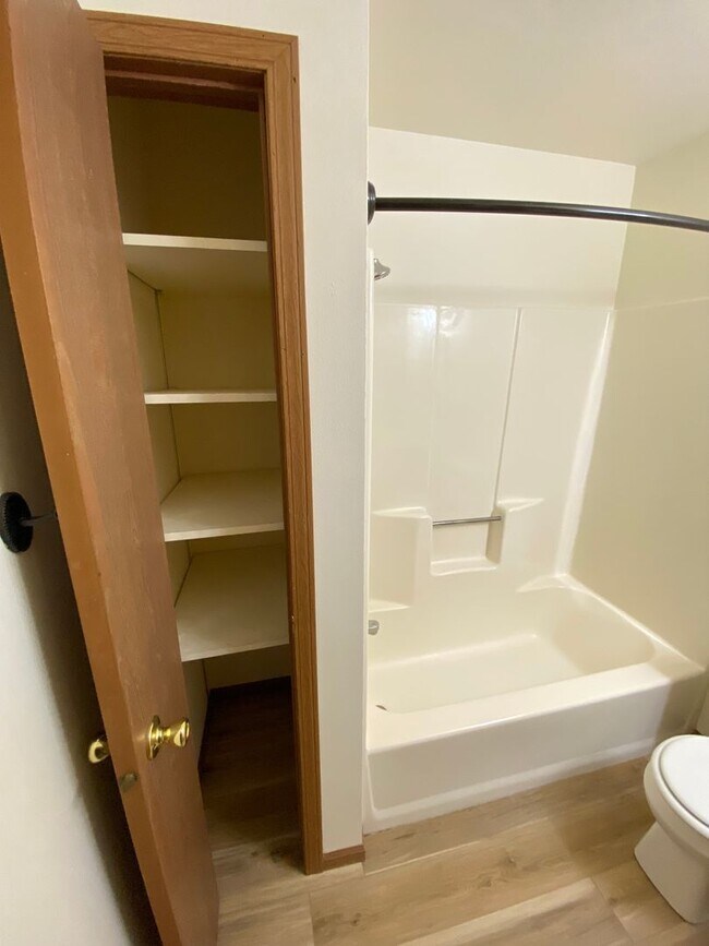 Building Photo - 1785/1787 Alexandra Court