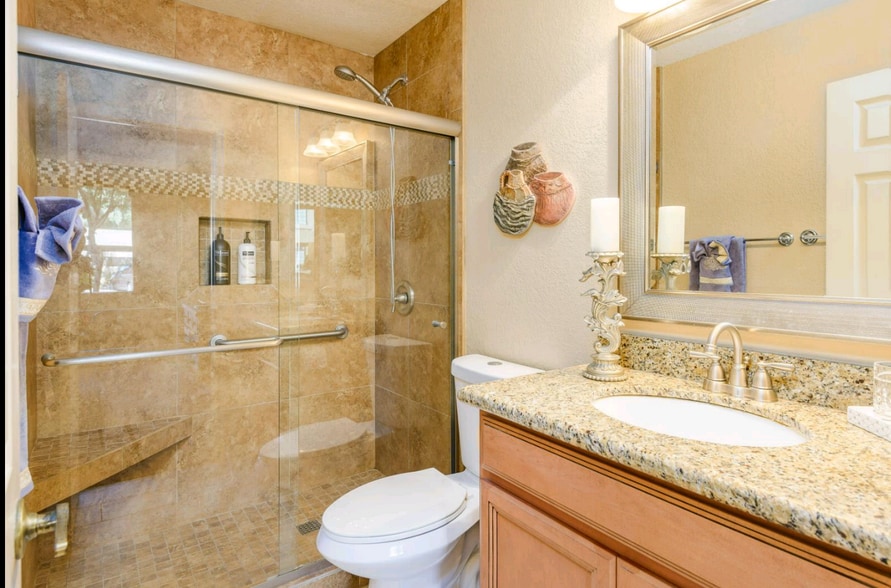 Ensuite bathroom #2 - 9708 E Via Linda