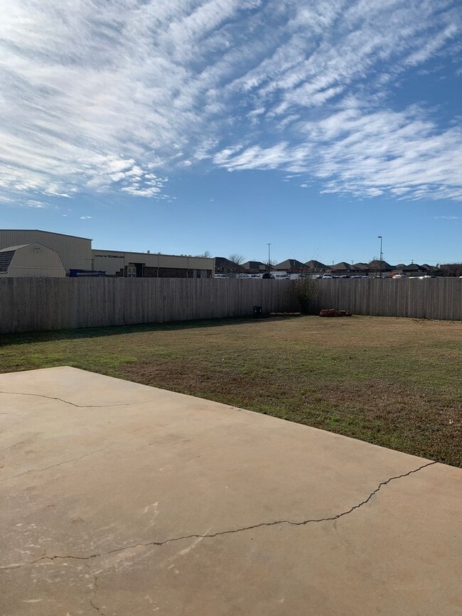 Building Photo - 517 Post Oak Ln