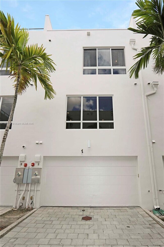 Building Photo - 10541 NW 66th St