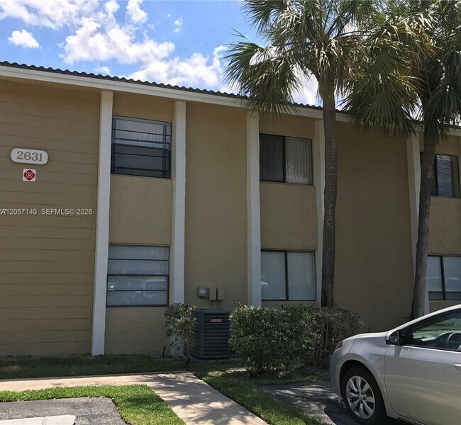 Building Photo - 2631 Riverside Dr