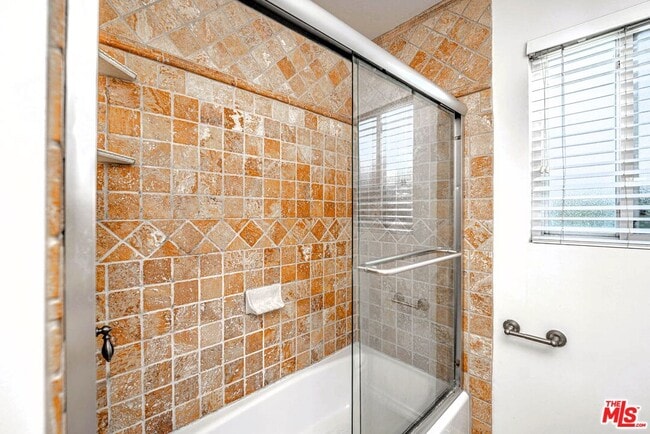 Building Photo - 5353 Don Pio Dr
