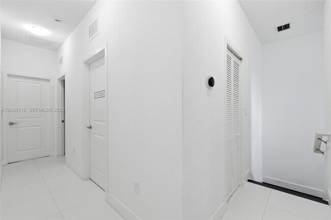 Building Photo - 13630 SW 158th Ave