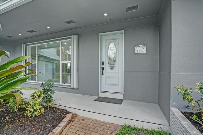 Building Photo - 6700 E Tropical Way