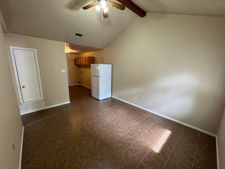 Building Photo - 310 W Washington Ave