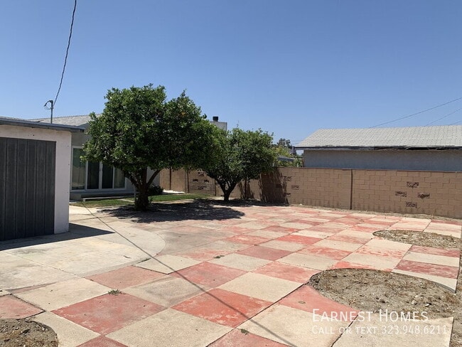Building Photo - 8228 Laurelgrove Ave