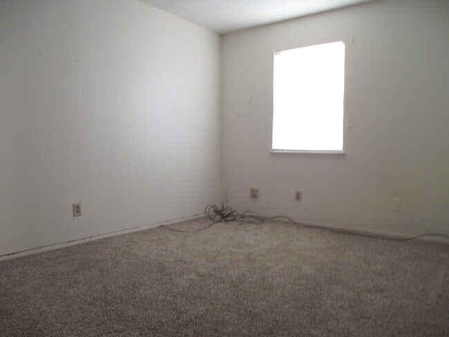 Building Photo - Northeast El Paso 2 bed