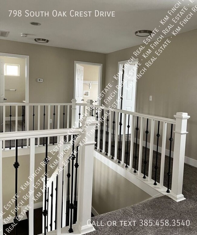 Building Photo - 798 S Oak Crest Dr