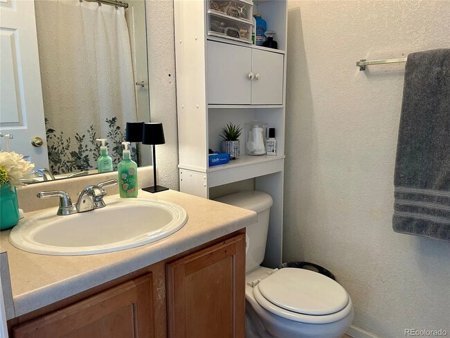 Building Photo - 5776 Biscay St