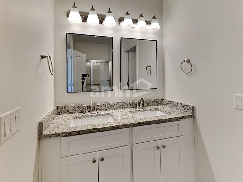 Building Photo - 3227 Hideaway Ln
