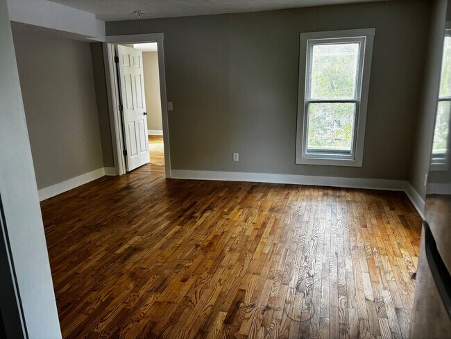 Building Photo - 129 Meachem Ave