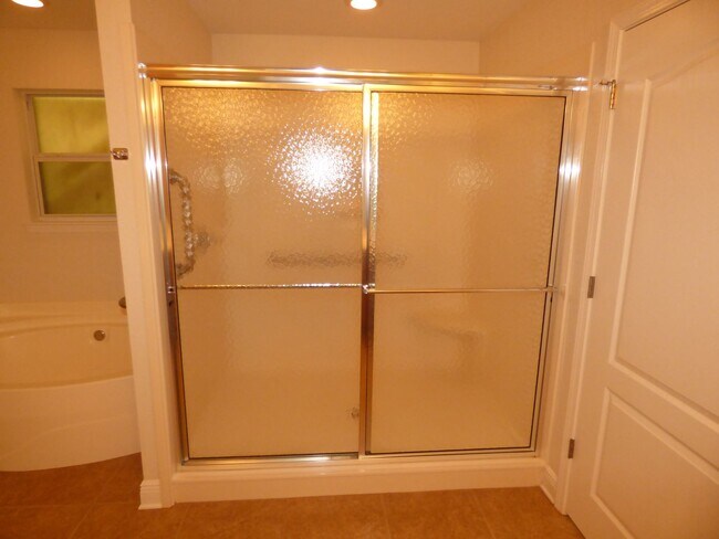 Building Photo - Custom-Built 3-Bedroom Home