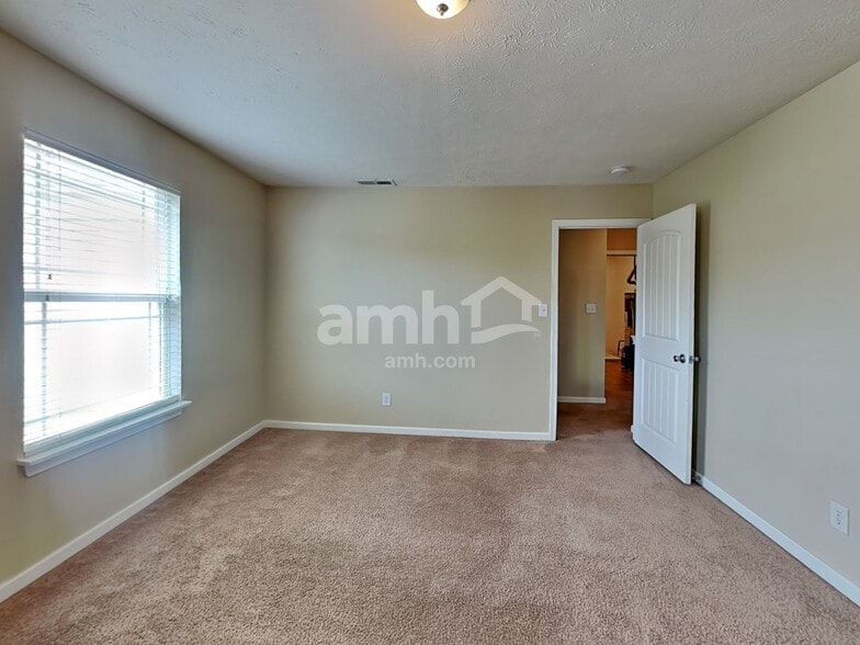 Building Photo - 7161 Lakeland Trails Blvd