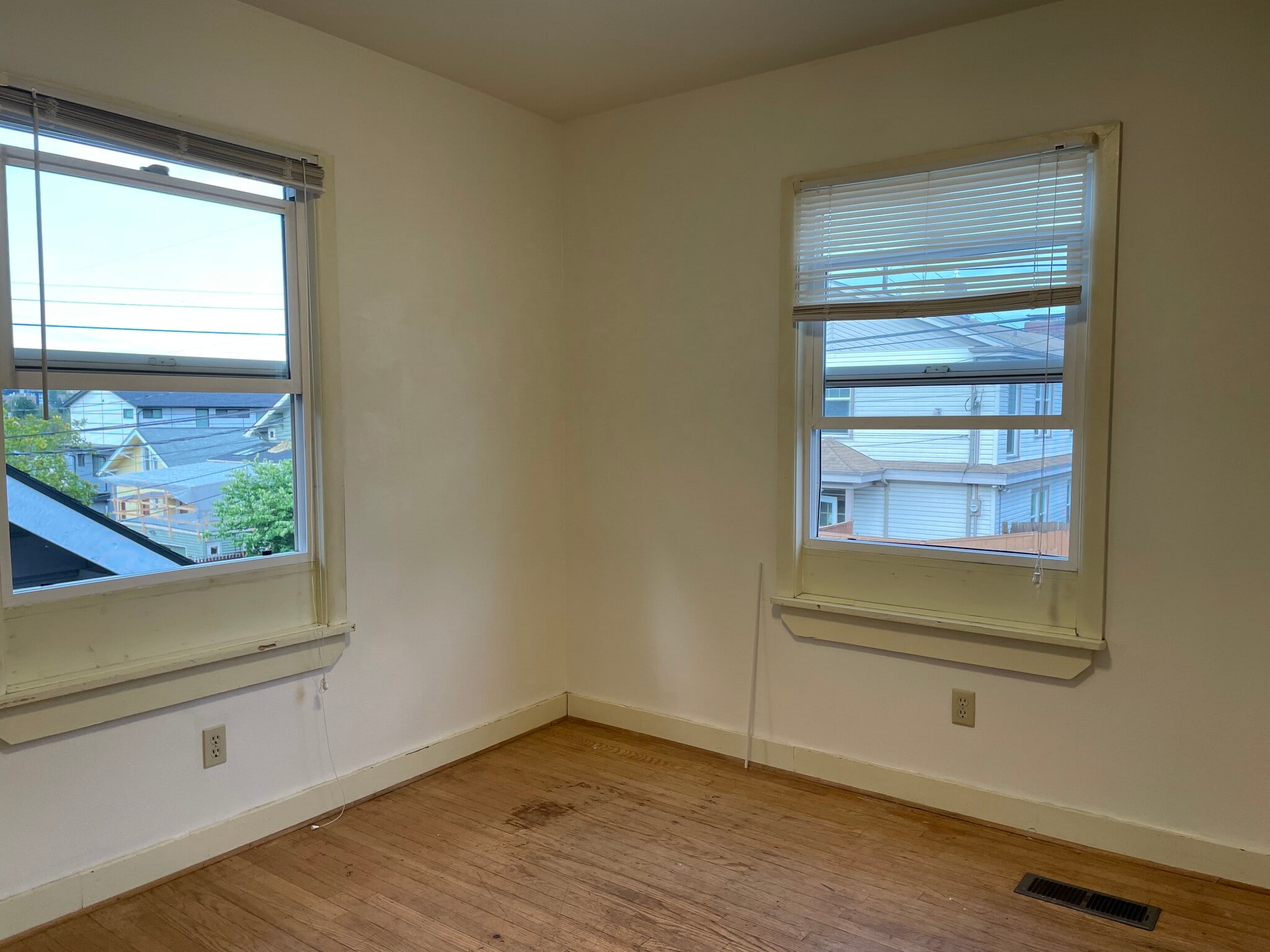 Building Photo - 5064 7th Ave NE
