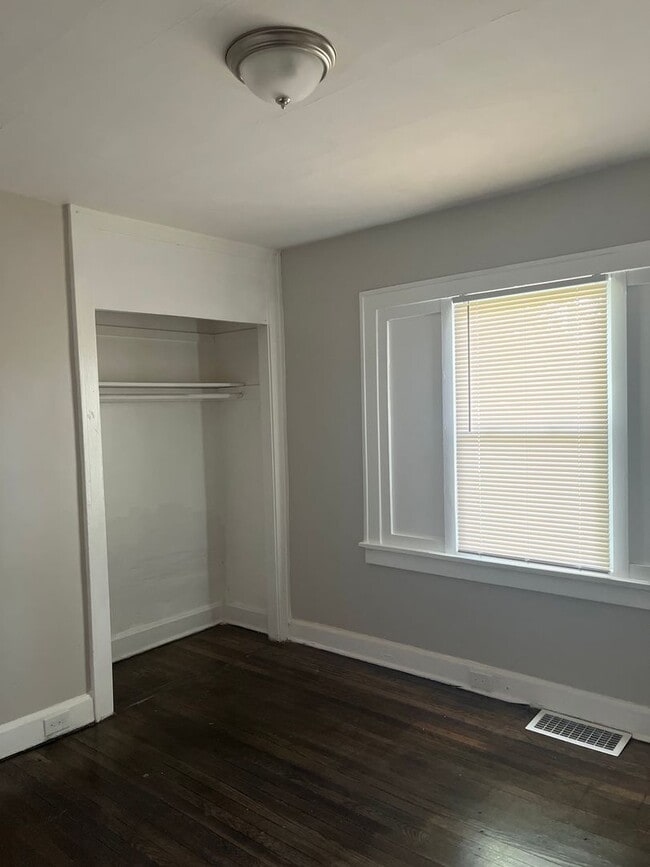 Building Photo - Cute & Cozy 2 Bedroom W/Bonus Room For Rent!!