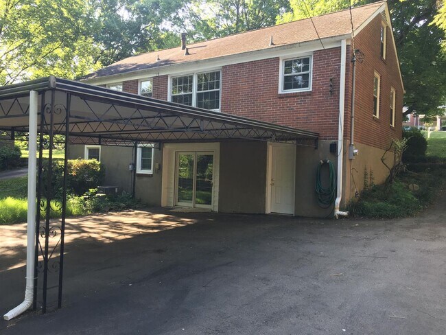 Building Photo - 700 Canebrake Dr