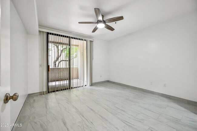 Building Photo - 4925 E Desert Cove Ave