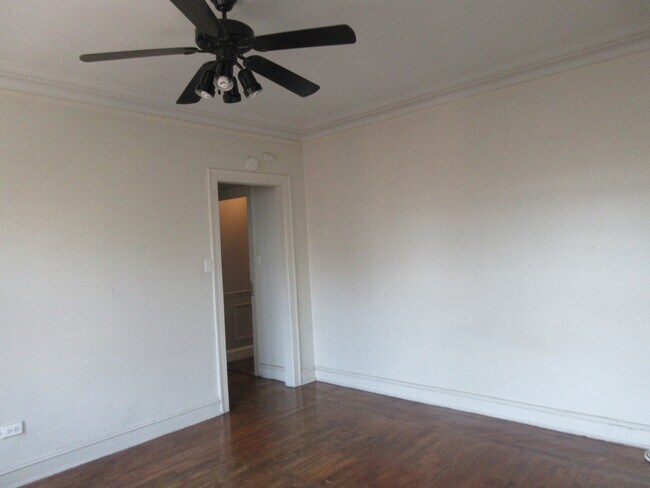 Building Photo - 3602 N Pine Grove Ave