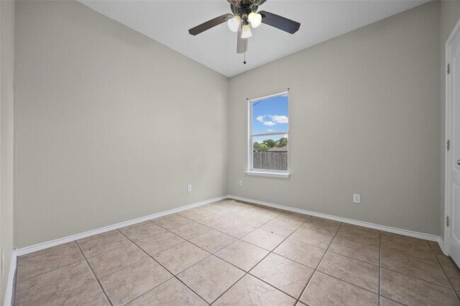 Building Photo - 20521 Farm Pond Ln