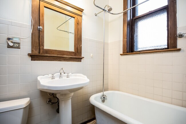 Bathroom - 2419 W Wilson Ave