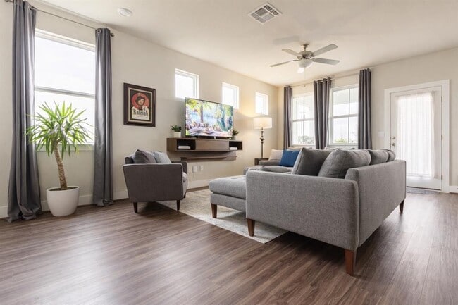 Building Photo - 7401 Grand Linden Wy