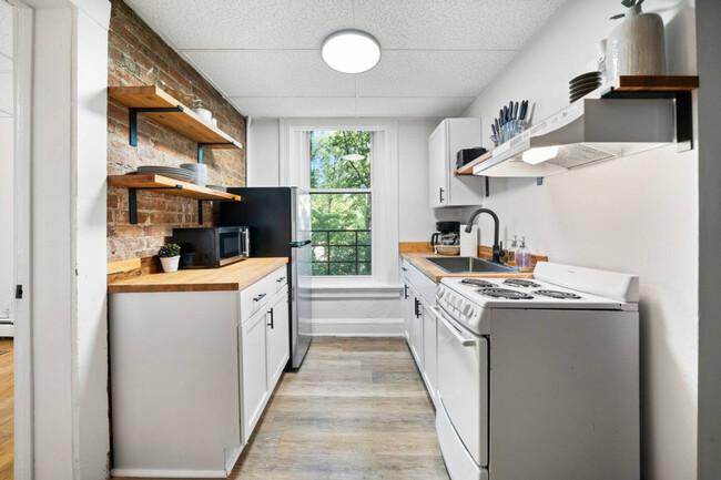 Building Photo - 242 Mccormick Pl