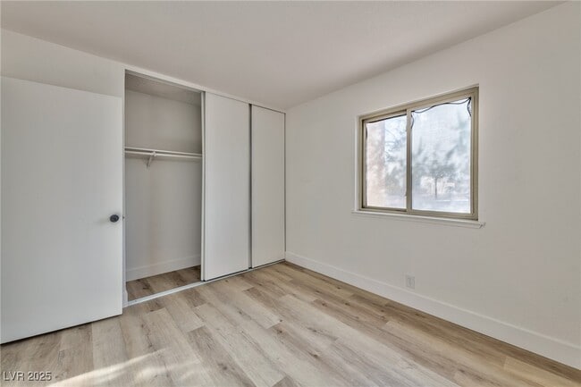 Building Photo - 4308 E Gretna Green Ct