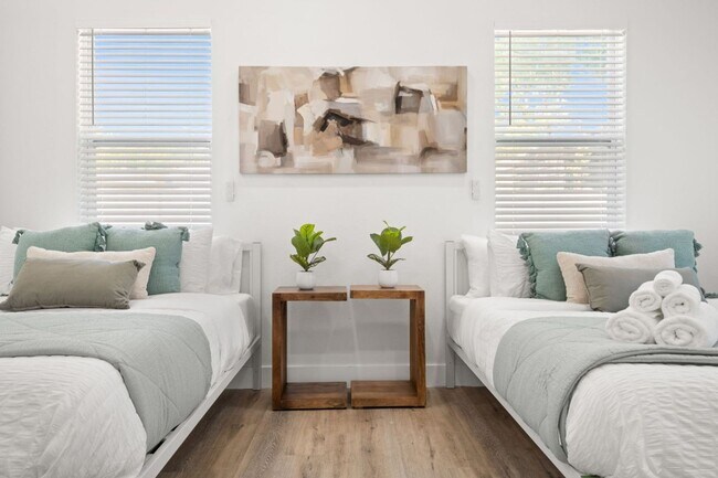 Building Photo - Gorgeous New Constriction House in Tampa