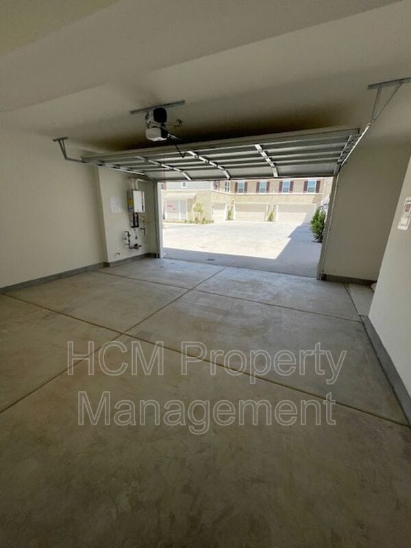 Building Photo - 4254 S Hermosa Paseo