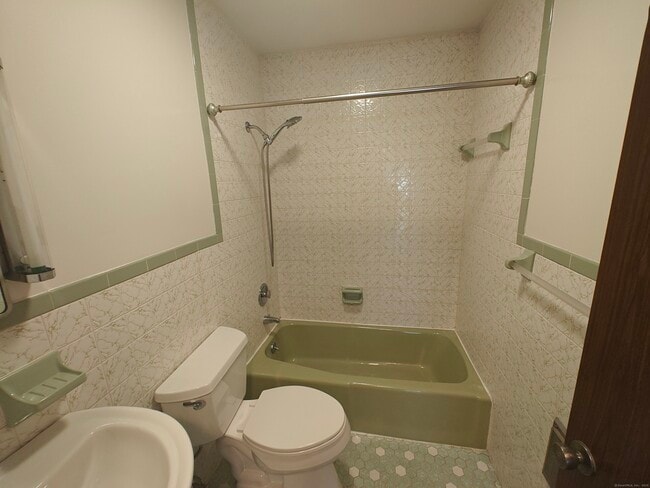 Building Photo - 18 Broadview Hts