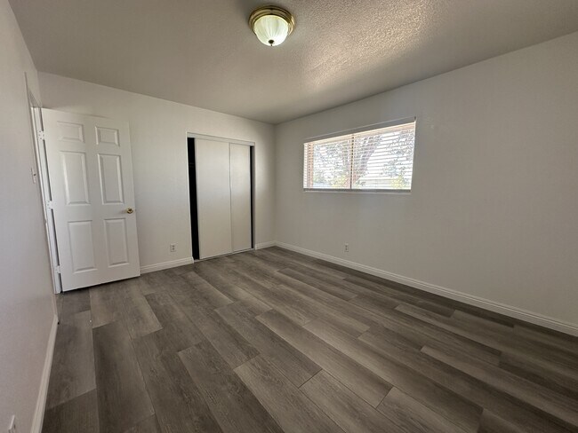 Building Photo - 6905 Singing Dunes Ln