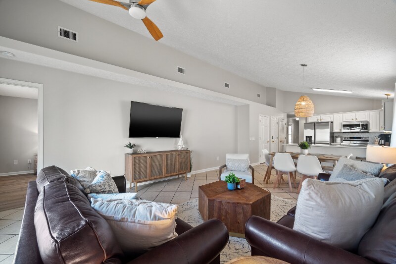Building Photo - 209 Seahorse Way